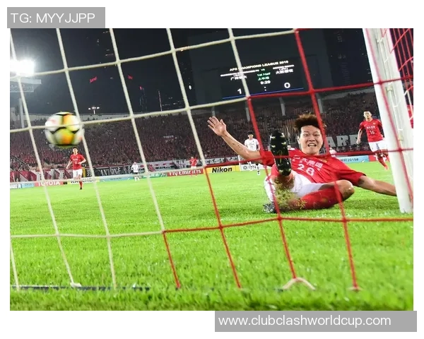 大阪樱花与恒大足球队对决分析及战术特点探讨